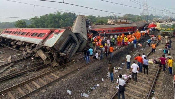 भारतमा रेल दुर्घटना : ज्यान गुमाउनेको संख्या २ सय ८० पुग्यो 